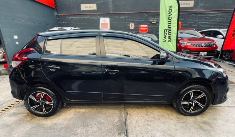 Toyota Yaris lleno