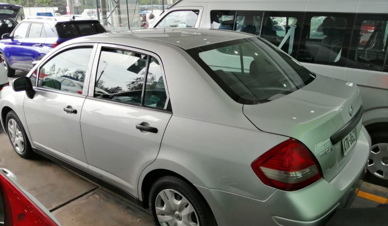 NISSAN TIIDA 1.6 MT / GNV lleno