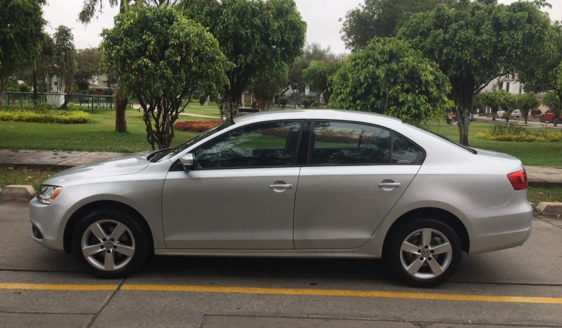 Volkswagen Jetta 2011 lleno