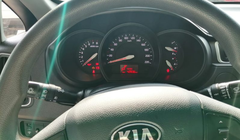 KIA RIO 1.4 AT EX lleno