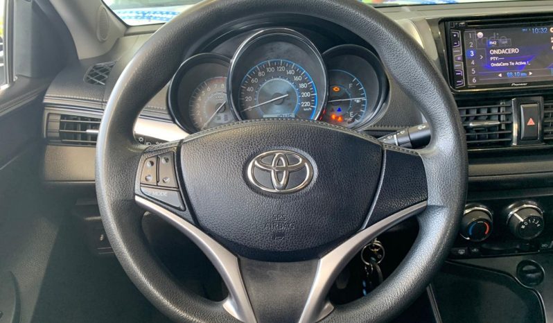 TOYOTA YARIS GLI 1.3 MT lleno