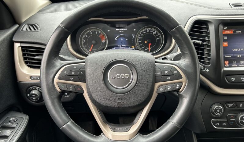 Jeep Cherokee lleno